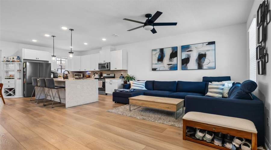 KISSIMMEE, Florida 34747, 3 Bedrooms Bedrooms, ,2 BathroomsBathrooms,Residential,For Sale,ISLAND VILLAGE,0,MFRO6323150