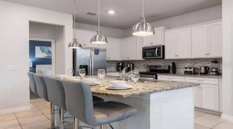 DAVENPORT, Florida 33837, 5 Bedrooms Bedrooms, ,4 BathroomsBathrooms,Residential,For Sale,OAKMOSS,0,MFRO6340300