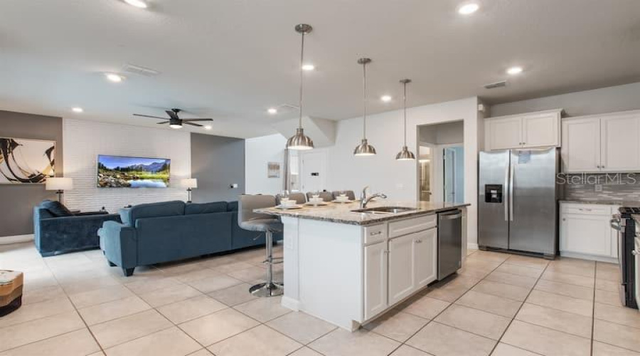 DAVENPORT, Florida 33837, 5 Bedrooms Bedrooms, ,4 BathroomsBathrooms,Residential,For Sale,OAKMOSS,0,MFRO6340300