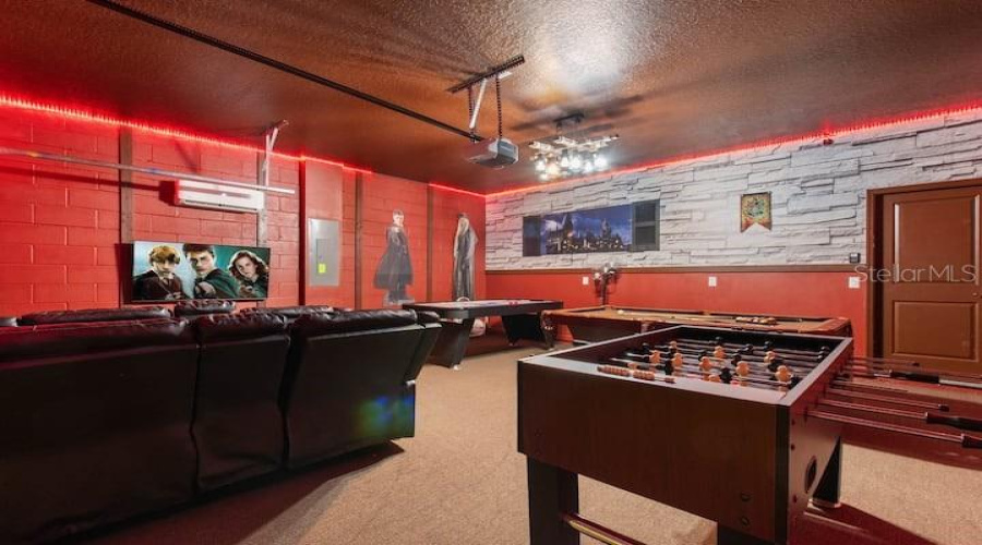 DAVENPORT, Florida 33837, 5 Bedrooms Bedrooms, ,4 BathroomsBathrooms,Residential,For Sale,OAKMOSS,0,MFRO6340300