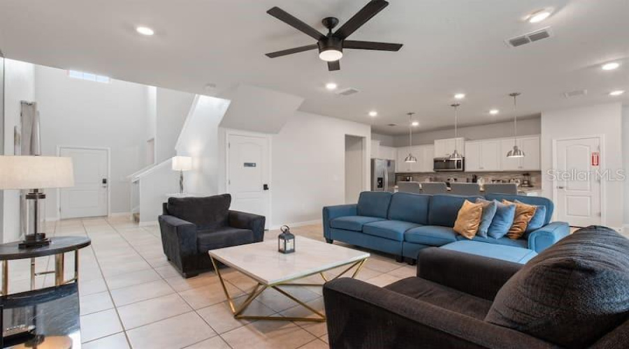 DAVENPORT, Florida 33837, 5 Bedrooms Bedrooms, ,4 BathroomsBathrooms,Residential,For Sale,OAKMOSS,0,MFRO6340300