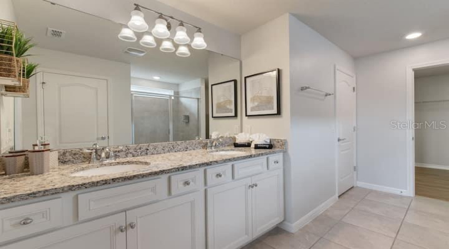 DAVENPORT, Florida 33837, 5 Bedrooms Bedrooms, ,4 BathroomsBathrooms,Residential,For Sale,OAKMOSS,0,MFRO6340300