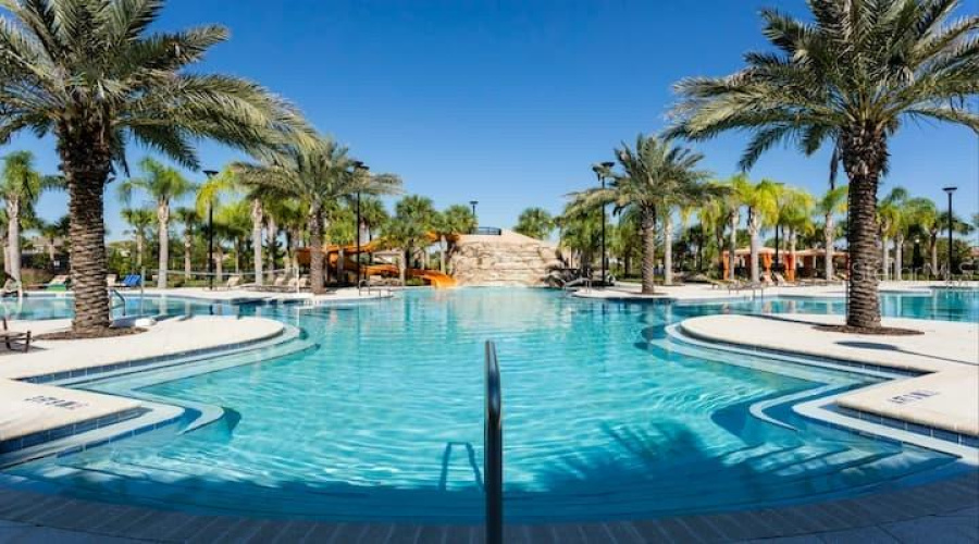 DAVENPORT, Florida 33837, 5 Bedrooms Bedrooms, ,4 BathroomsBathrooms,Residential,For Sale,OAKMOSS,0,MFRO6340300