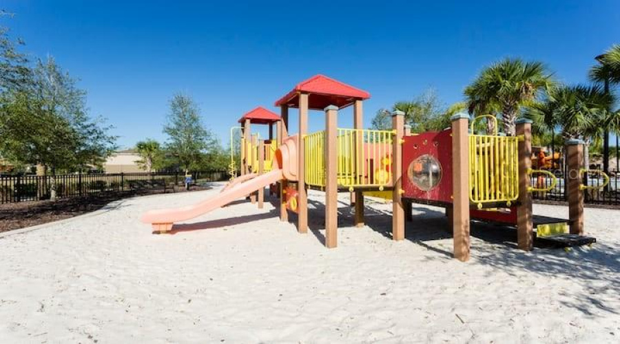 DAVENPORT, Florida 33837, 5 Bedrooms Bedrooms, ,4 BathroomsBathrooms,Residential,For Sale,OAKMOSS,0,MFRO6340300