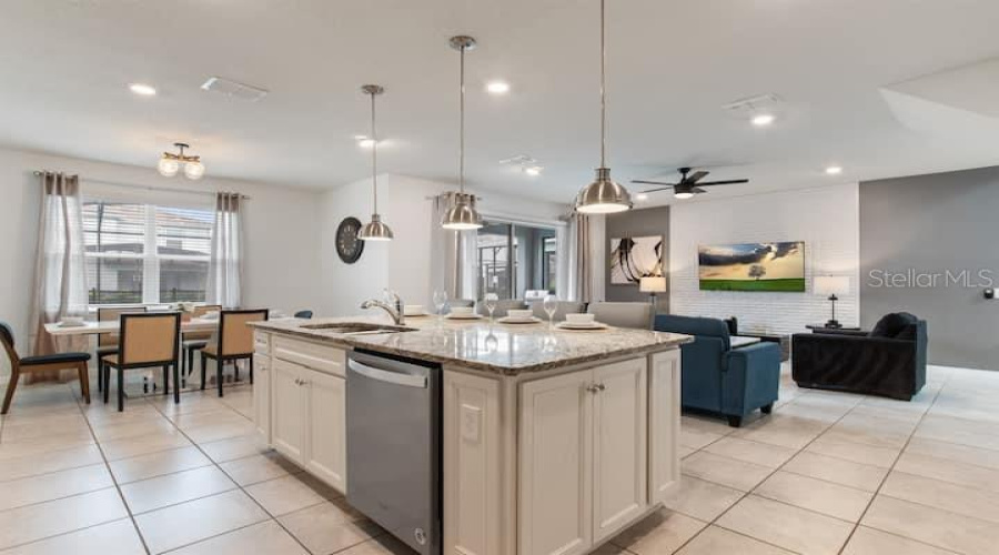 DAVENPORT, Florida 33837, 5 Bedrooms Bedrooms, ,4 BathroomsBathrooms,Residential,For Sale,OAKMOSS,0,MFRO6340300