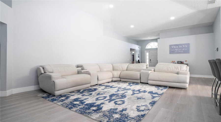 DAVENPORT, Florida 33897, 4 Bedrooms Bedrooms, ,2 BathroomsBathrooms,Residential,For Sale,JOCELYN,0,MFRO6340256