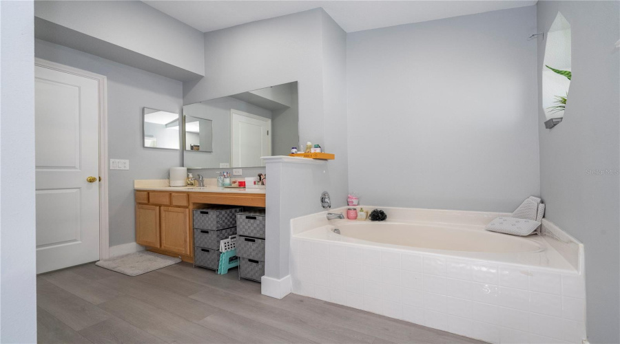 DAVENPORT, Florida 33897, 4 Bedrooms Bedrooms, ,2 BathroomsBathrooms,Residential,For Sale,JOCELYN,0,MFRO6340256