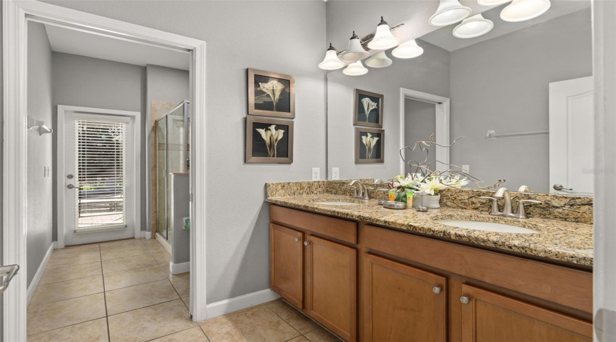 DAVENPORT, Florida 33896, 5 Bedrooms Bedrooms, ,4 BathroomsBathrooms,Residential,For Sale,MOON VALLEY,0,MFRO6340154