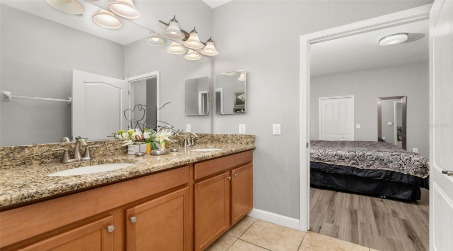 DAVENPORT, Florida 33896, 5 Bedrooms Bedrooms, ,4 BathroomsBathrooms,Residential,For Sale,MOON VALLEY,0,MFRO6340154