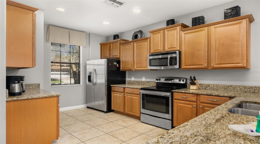 DAVENPORT, Florida 33896, 5 Bedrooms Bedrooms, ,4 BathroomsBathrooms,Residential,For Sale,MOON VALLEY,0,MFRO6340154