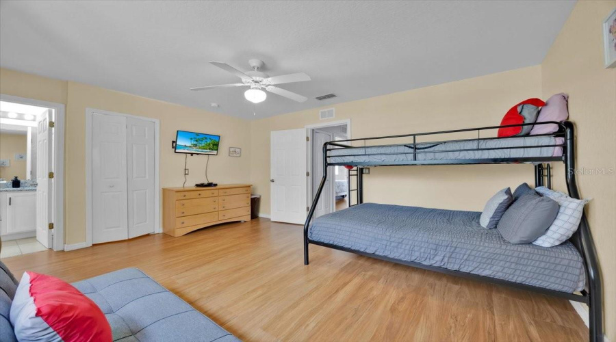 2nd Fl bedroom w/en suite bath
