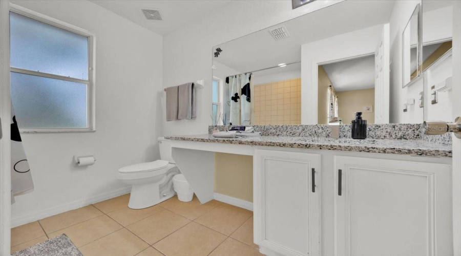 2nd Fl bedroom en suite bath