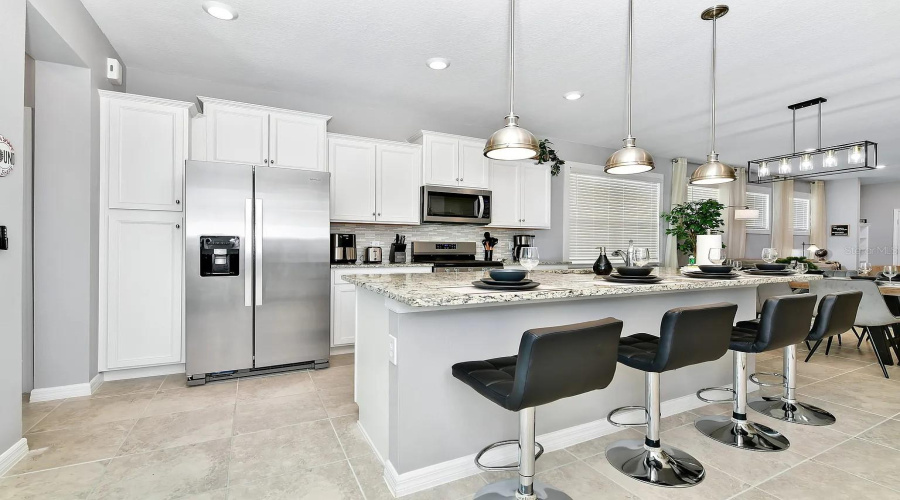 DAVENPORT, Florida 33837, 5 Bedrooms Bedrooms, ,4 BathroomsBathrooms,Residential,For Sale,OAKMOSS,0,MFRO6340341