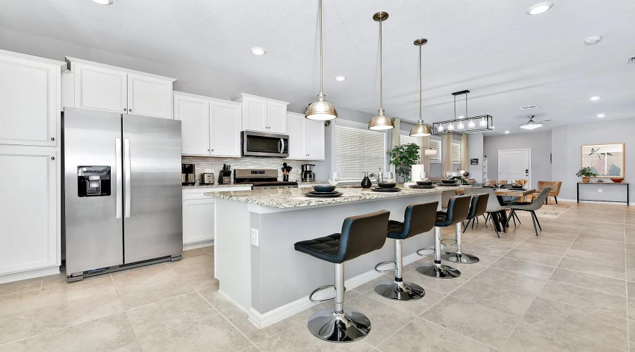DAVENPORT, Florida 33837, 5 Bedrooms Bedrooms, ,4 BathroomsBathrooms,Residential,For Sale,OAKMOSS,0,MFRO6340341