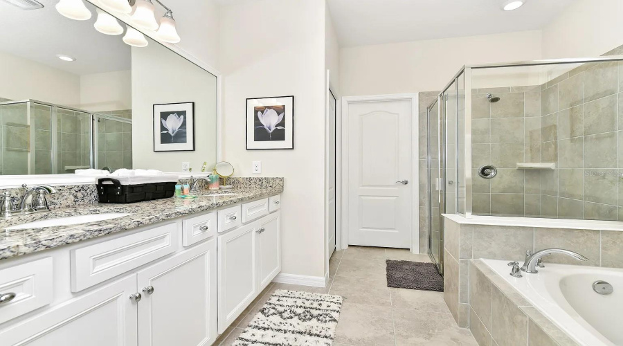 DAVENPORT, Florida 33837, 5 Bedrooms Bedrooms, ,4 BathroomsBathrooms,Residential,For Sale,OAKMOSS,0,MFRO6340341