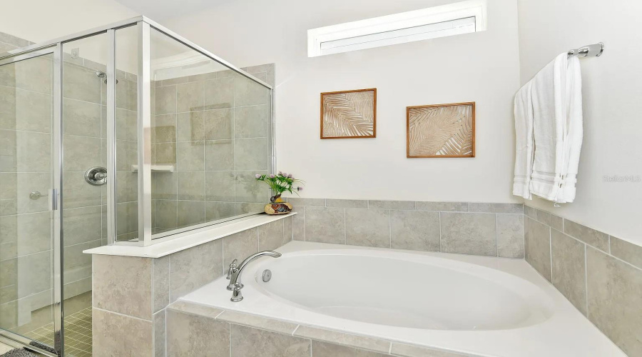 DAVENPORT, Florida 33837, 5 Bedrooms Bedrooms, ,4 BathroomsBathrooms,Residential,For Sale,OAKMOSS,0,MFRO6340341