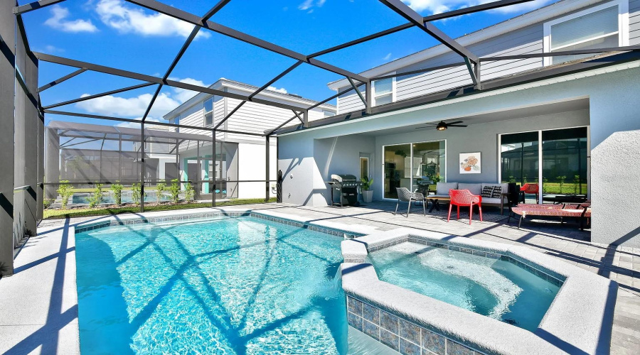 DAVENPORT, Florida 33837, 5 Bedrooms Bedrooms, ,4 BathroomsBathrooms,Residential,For Sale,OAKMOSS,0,MFRO6340341