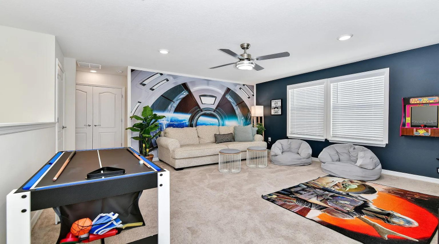 DAVENPORT, Florida 33837, 5 Bedrooms Bedrooms, ,4 BathroomsBathrooms,Residential,For Sale,OAKMOSS,0,MFRO6340341