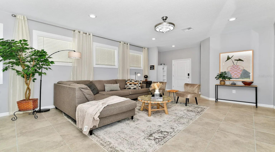 DAVENPORT, Florida 33837, 5 Bedrooms Bedrooms, ,4 BathroomsBathrooms,Residential,For Sale,OAKMOSS,0,MFRO6340341