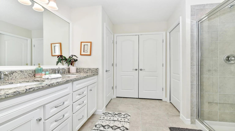 DAVENPORT, Florida 33837, 5 Bedrooms Bedrooms, ,4 BathroomsBathrooms,Residential,For Sale,OAKMOSS,0,MFRO6340341