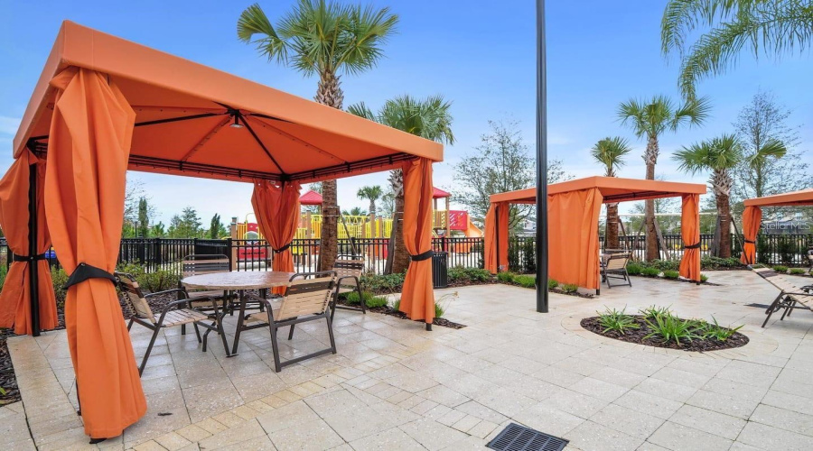 DAVENPORT, Florida 33837, 5 Bedrooms Bedrooms, ,4 BathroomsBathrooms,Residential,For Sale,OAKMOSS,0,MFRO6340341