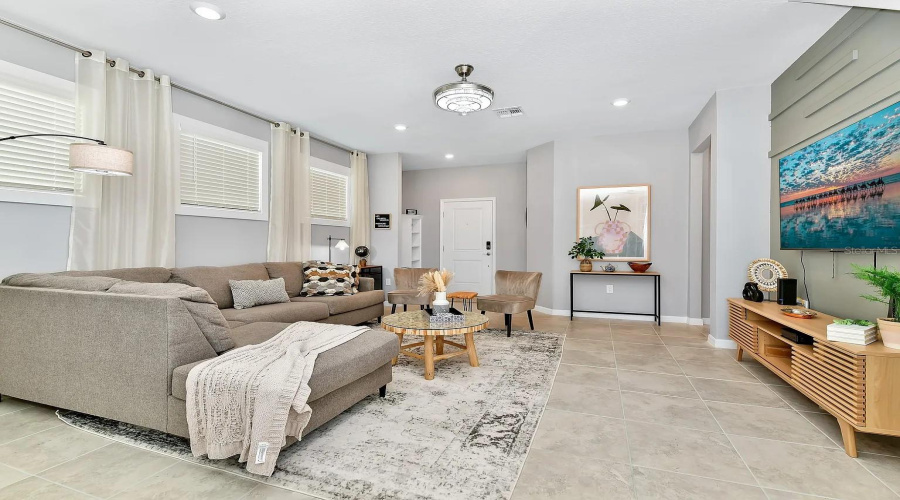 DAVENPORT, Florida 33837, 5 Bedrooms Bedrooms, ,4 BathroomsBathrooms,Residential,For Sale,OAKMOSS,0,MFRO6340341
