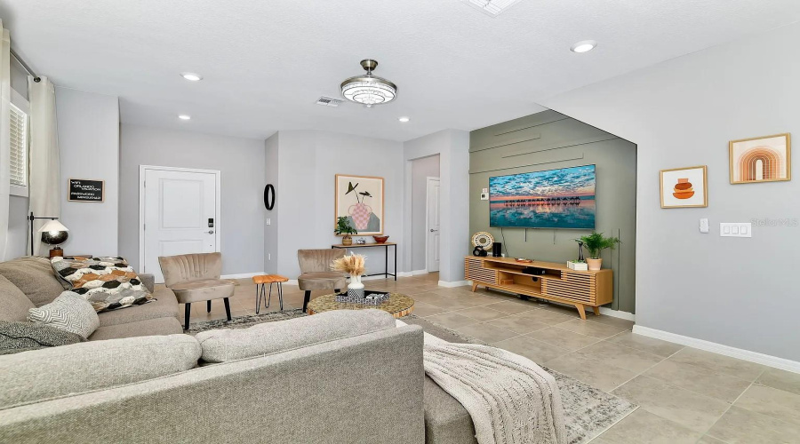 DAVENPORT, Florida 33837, 5 Bedrooms Bedrooms, ,4 BathroomsBathrooms,Residential,For Sale,OAKMOSS,0,MFRO6340341