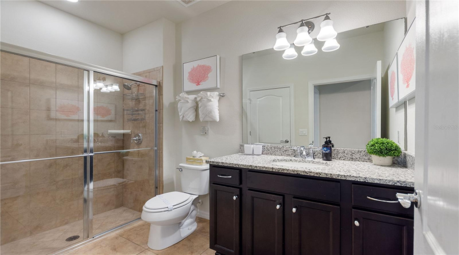 DAVENPORT, Florida 33837, 5 Bedrooms Bedrooms, ,4 BathroomsBathrooms,Residential,For Sale,MISTY OAK,0,MFRO6338615