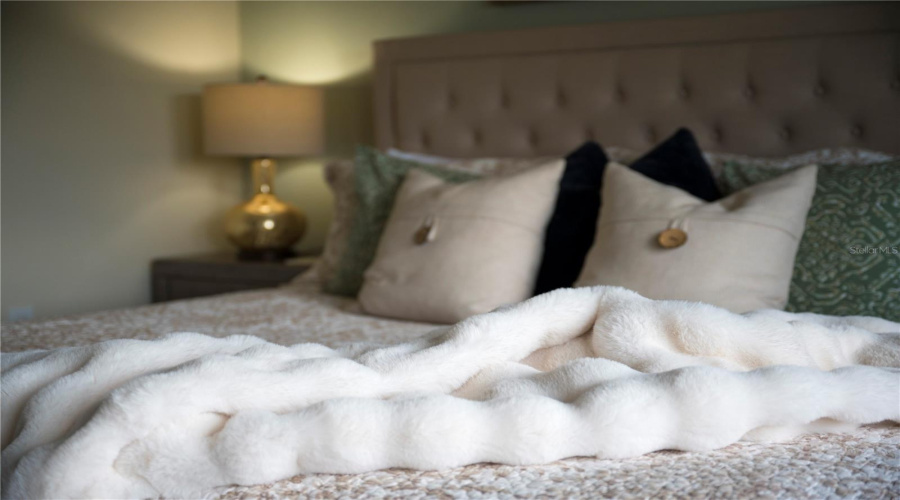 DAVENPORT, Florida 33837, 5 Bedrooms Bedrooms, ,4 BathroomsBathrooms,Residential,For Sale,MISTY OAK,0,MFRO6338615