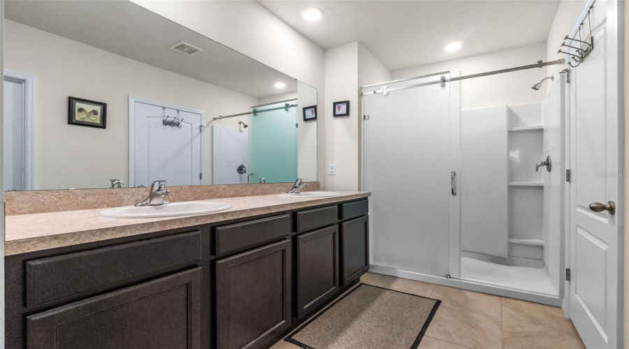 DAVENPORT, Florida 33837, 3 Bedrooms Bedrooms, ,2 BathroomsBathrooms,Residential,For Sale,BERRY,0,MFRO6339787