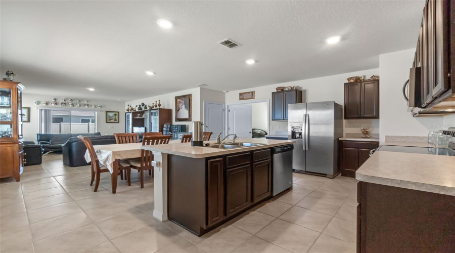 DAVENPORT, Florida 33837, 3 Bedrooms Bedrooms, ,2 BathroomsBathrooms,Residential,For Sale,BERRY,0,MFRO6339787