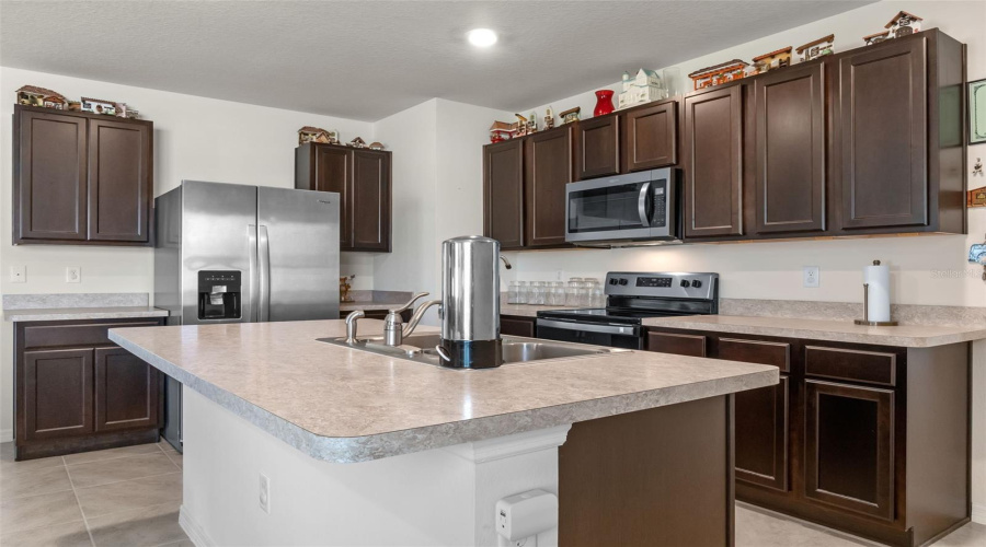DAVENPORT, Florida 33837, 3 Bedrooms Bedrooms, ,2 BathroomsBathrooms,Residential,For Sale,BERRY,0,MFRO6339787