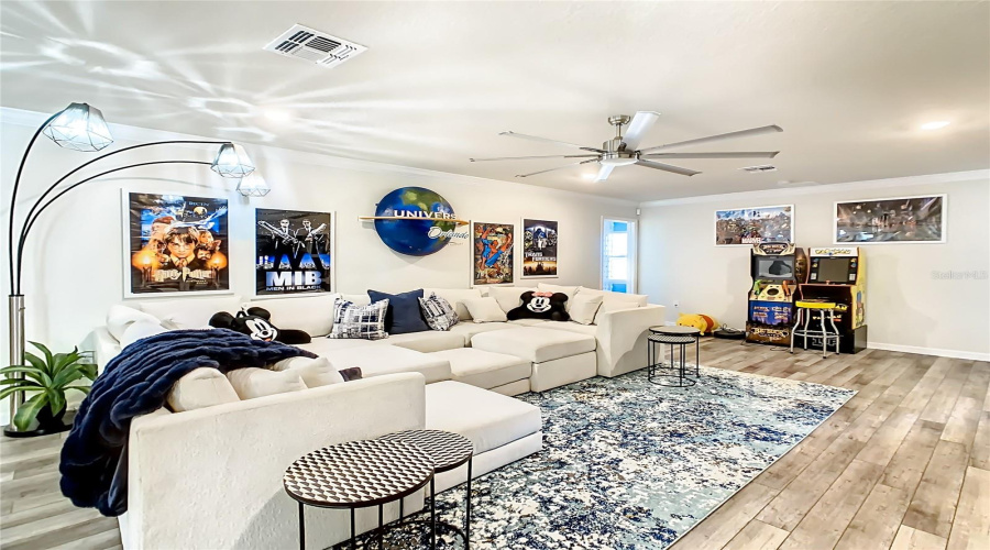 DAVENPORT, Florida 33897, 8 Bedrooms Bedrooms, ,6 BathroomsBathrooms,Residential,For Sale,LELANI,0,MFRO6339039