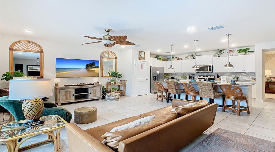 DAVENPORT, Florida 33897, 5 Bedrooms Bedrooms, ,4 BathroomsBathrooms,Residential,For Sale,LANA,0,MFRO6340326