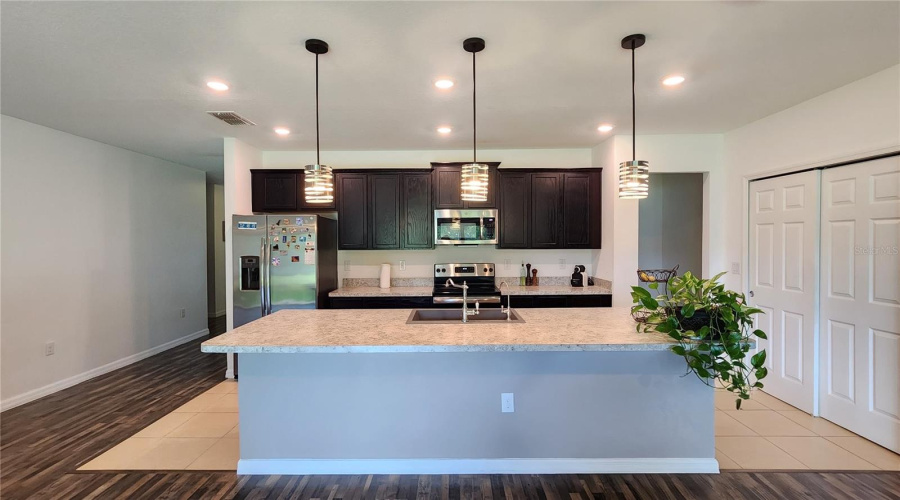 KISSIMMEE, Florida 34746, 3 Bedrooms Bedrooms, ,2 BathroomsBathrooms,Residential,For Sale,LAKE RUSSELL,0,MFRS5133736