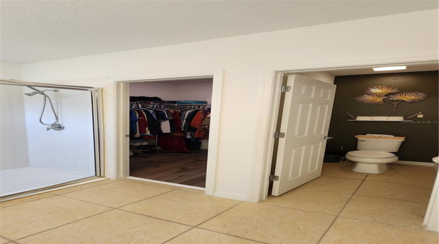 Master Bed Bathroom