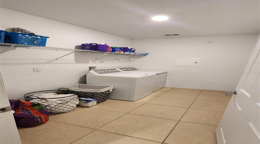 KISSIMMEE, Florida 34746, 3 Bedrooms Bedrooms, ,2 BathroomsBathrooms,Residential,For Sale,LAKE RUSSELL,0,MFRS5133736