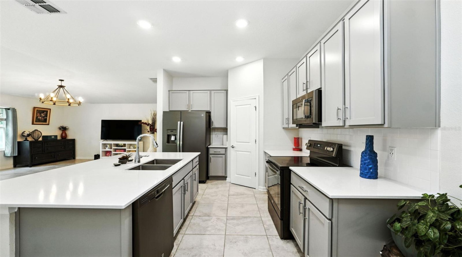 KISSIMMEE, Florida 34746, 3 Bedrooms Bedrooms, ,2 BathroomsBathrooms,Residential,For Sale,BLUFF OAK,0,MFRO6340414