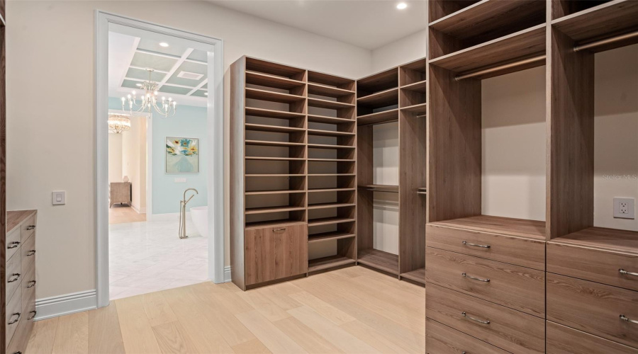 GOLDEN OAK, Florida 32836, 5 Bedrooms Bedrooms, ,6 BathroomsBathrooms,Residential,For Sale,AUTUMN MIST LN,0,MFRO6339148