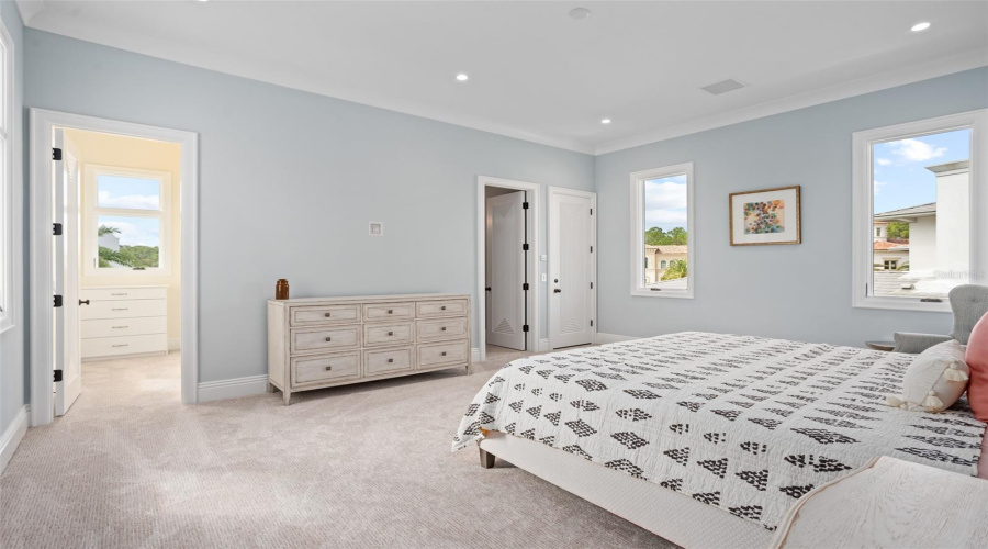 GOLDEN OAK, Florida 32836, 5 Bedrooms Bedrooms, ,6 BathroomsBathrooms,Residential,For Sale,AUTUMN MIST LN,0,MFRO6339148