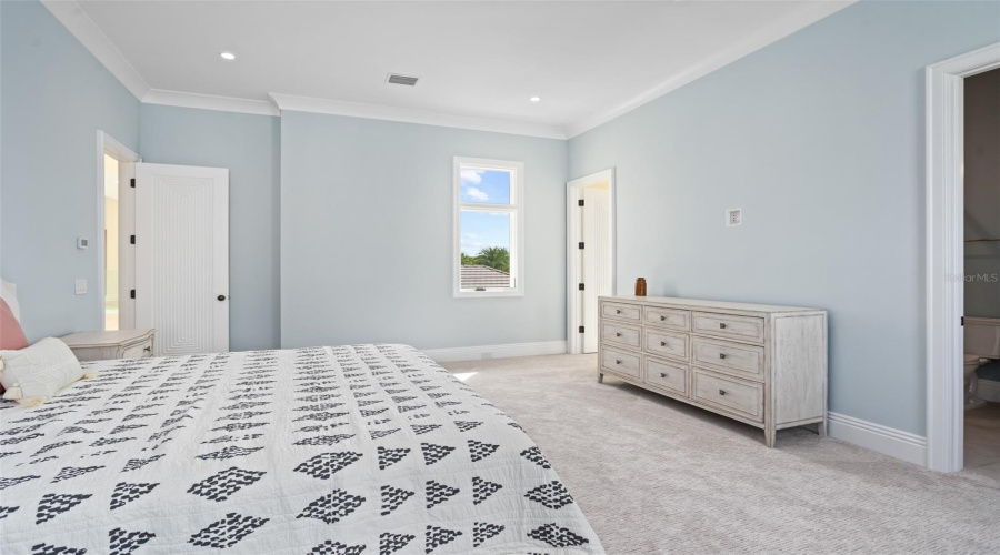 GOLDEN OAK, Florida 32836, 5 Bedrooms Bedrooms, ,6 BathroomsBathrooms,Residential,For Sale,AUTUMN MIST LN,0,MFRO6339148