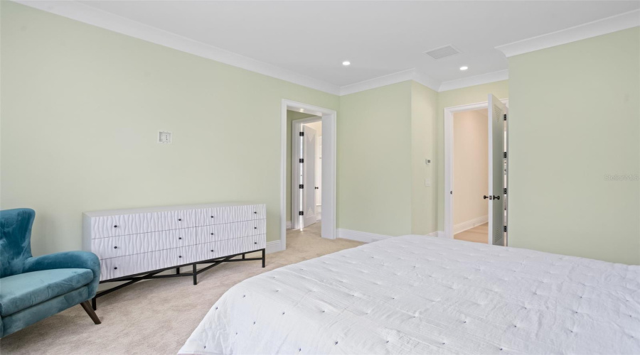 GOLDEN OAK, Florida 32836, 5 Bedrooms Bedrooms, ,6 BathroomsBathrooms,Residential,For Sale,AUTUMN MIST LN,0,MFRO6339148