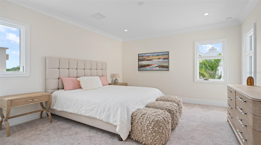 GOLDEN OAK, Florida 32836, 5 Bedrooms Bedrooms, ,6 BathroomsBathrooms,Residential,For Sale,AUTUMN MIST LN,0,MFRO6339148