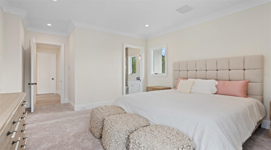 GOLDEN OAK, Florida 32836, 5 Bedrooms Bedrooms, ,6 BathroomsBathrooms,Residential,For Sale,AUTUMN MIST LN,0,MFRO6339148