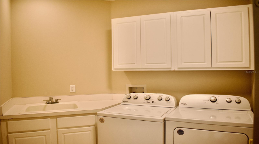 ORLANDO, Florida 32836, 3 Bedrooms Bedrooms, ,2 BathroomsBathrooms,Residential,For Sale,THE ESPLANADE,0,MFRO6300560