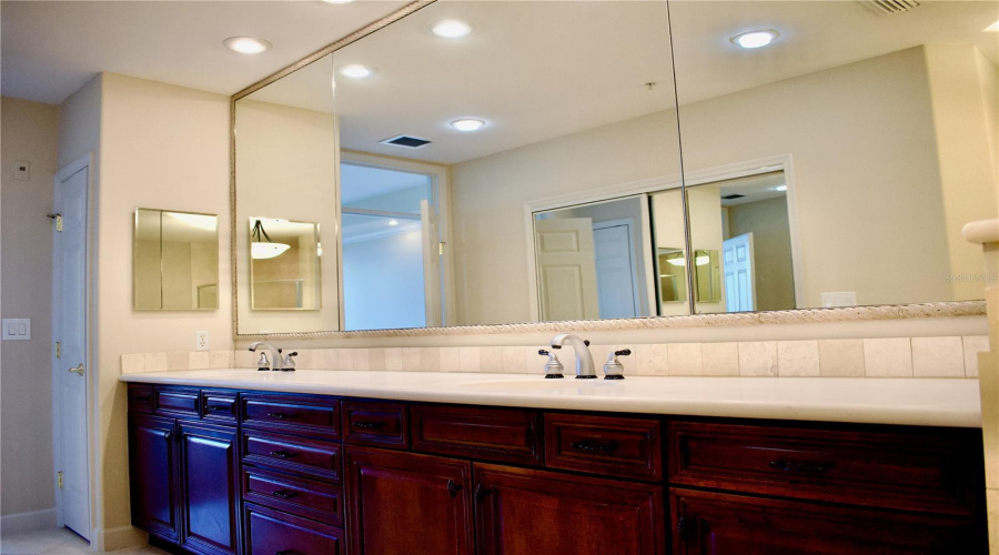 ORLANDO, Florida 32836, 3 Bedrooms Bedrooms, ,2 BathroomsBathrooms,Residential,For Sale,THE ESPLANADE,0,MFRO6300560