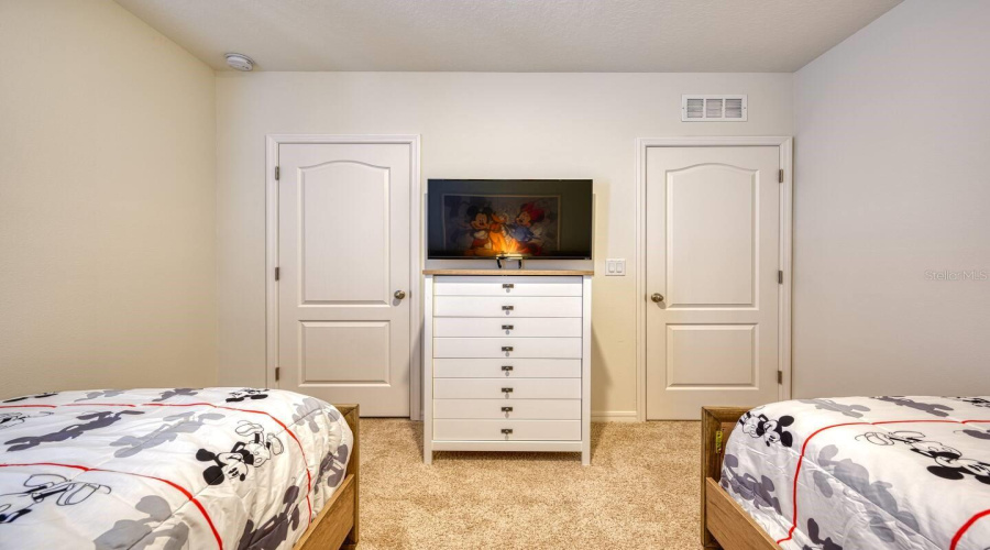 DAVENPORT, Florida 33837, 6 Bedrooms Bedrooms, ,5 BathroomsBathrooms,Residential,For Sale,BROAD OAK,0,MFRO6285366
