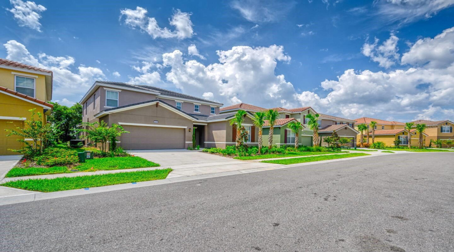 DAVENPORT, Florida 33837, 6 Bedrooms Bedrooms, ,5 BathroomsBathrooms,Residential,For Sale,BROAD OAK,0,MFRO6285366