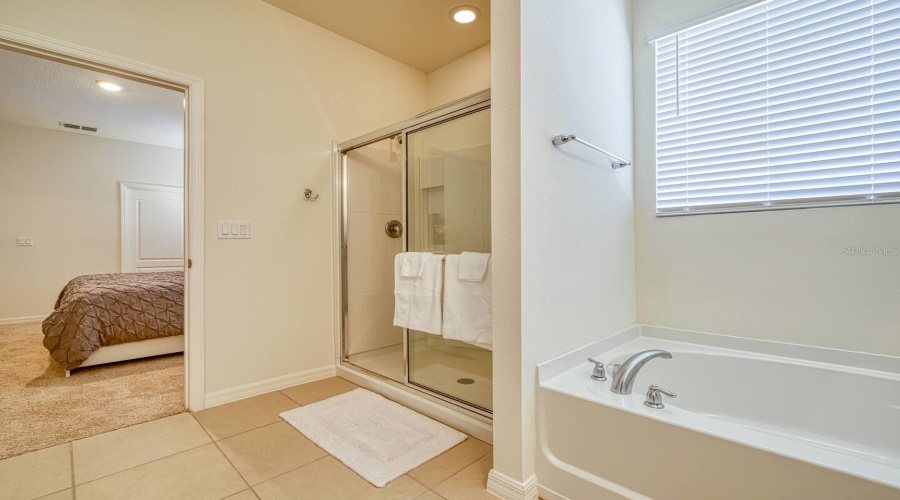 DAVENPORT, Florida 33837, 6 Bedrooms Bedrooms, ,5 BathroomsBathrooms,Residential,For Sale,BROAD OAK,0,MFRO6285366