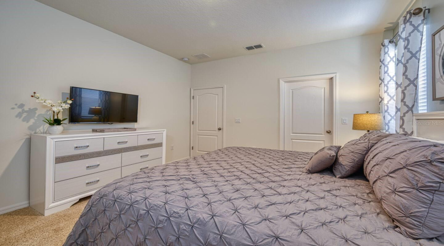 DAVENPORT, Florida 33837, 6 Bedrooms Bedrooms, ,5 BathroomsBathrooms,Residential,For Sale,BROAD OAK,0,MFRO6285366